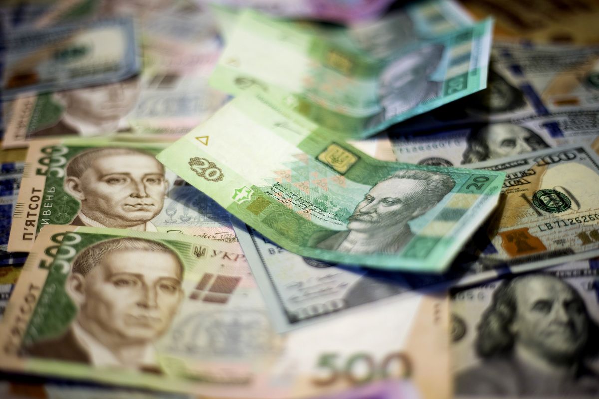 Мінімальна заробітна плата в Україні у 2026 році зросте до 8647 гривень