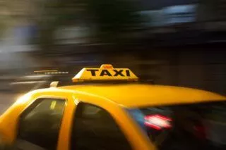 чому ціни на таксі такі великі в тривогу
