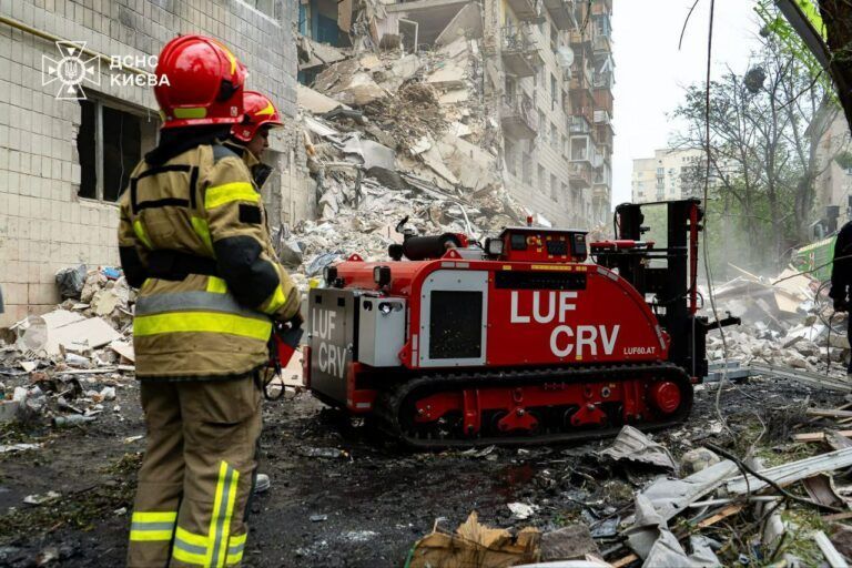 Фото 5 до: Роботи, що гасять вогонь: історія лейтенантки ДСНС