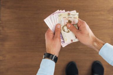 кто скольно получает зп