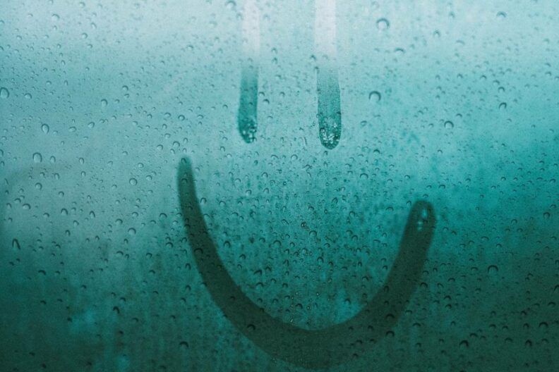 как убрать сырость в квартире