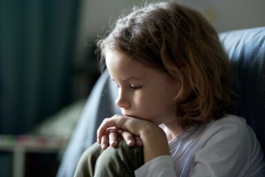 “Шлях батьківства”: в Украине запустили программу по воспитанию детей