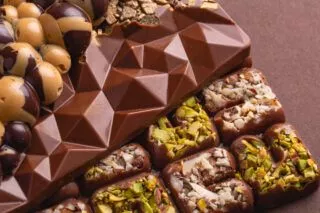 Его слава бежит впереди: как приготовить салат Цезарь с курицей