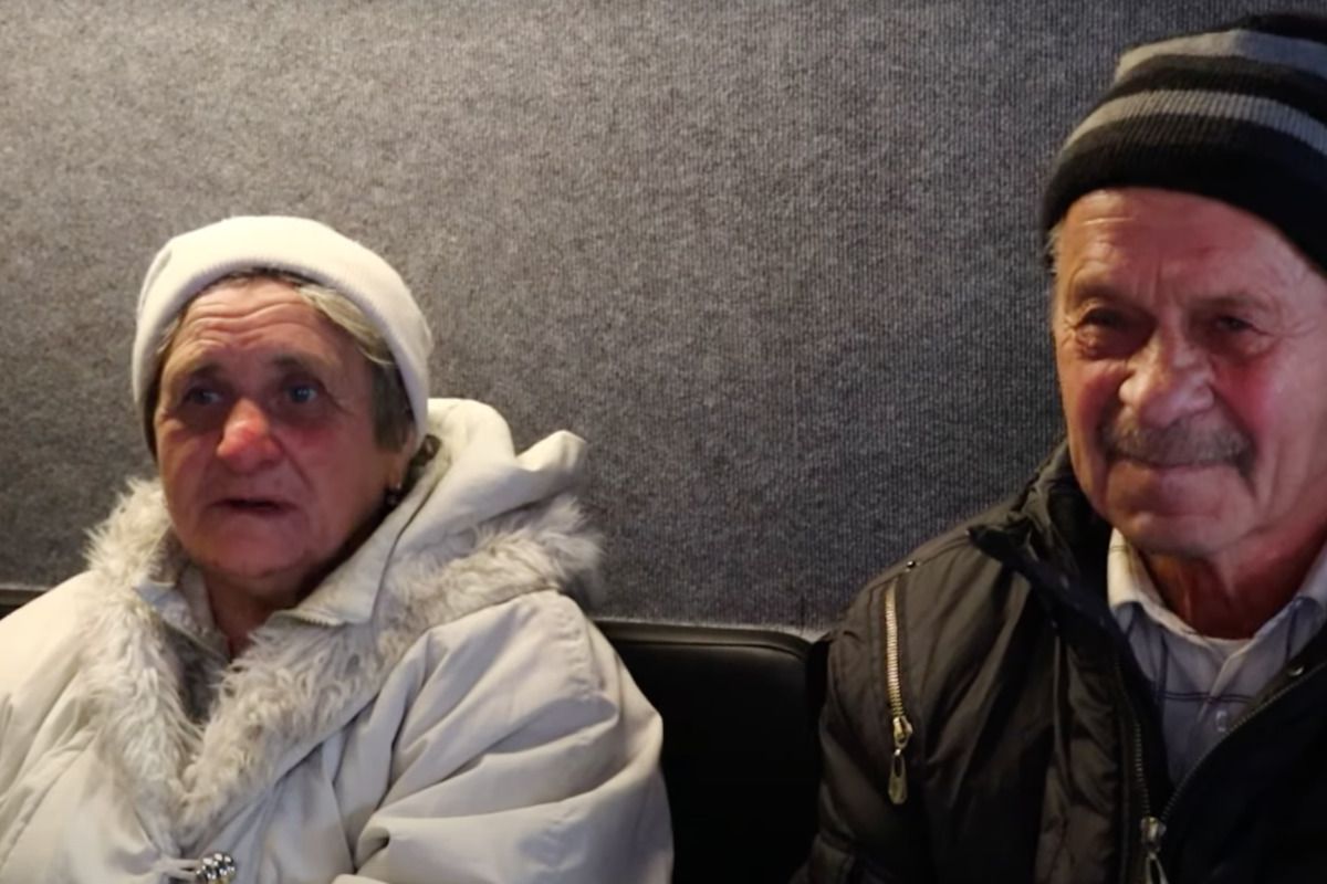 Фото до: 16 кілометрів босоніж: подружжя з Торського тікало під обстрілами