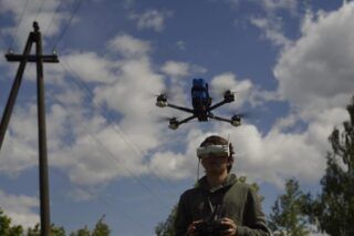 Ханс Циммер остановил концерт, чтобы показать видео с украинским пианистом на войне