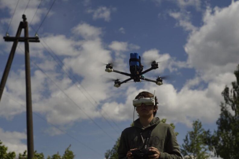 Фото <a href="https://www.facebook.com/photo/?fbid=1905276906590972&set=pcb.1905276939924302" target="_blank">Facebook</a> “Гордимся и волнуемся”: 18-летний сын Марички Падалко теперь в Вооруженных силах