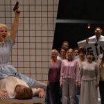 Стреляют утюгом и садятся на шпагат! Современный взгляд на оперу Сказки Гофмана в Киеве