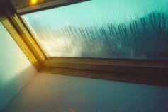 Почему потеют окна в комнате