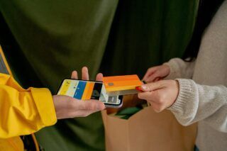 Поколение Z все реже пользуется наличными