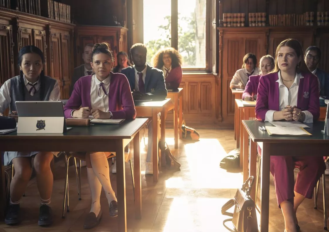 Прем’єра Макстон-Холл 2 сезон відбулася 7 листопада