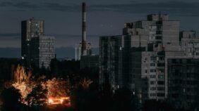 Звичайні буси стають медичними спецавтівками. Як волонтери в Одесі допомагають евакуювати поранених