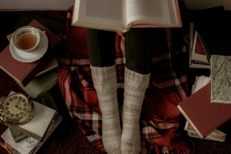 Осінь, плед і правильна книжка: що читати, щоб повернути собі спокій