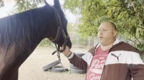 Звичайні буси стають медичними спецавтівками. Як волонтери в Одесі допомагають евакуювати поранених