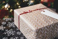 Що подарувати дівчині на День Святого Миколая