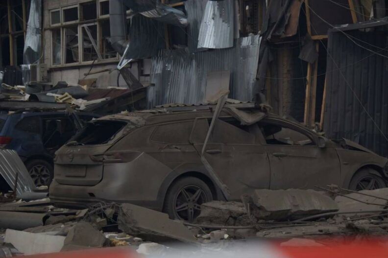 Росія атакувала Дніпро балістикою: є загиблі та поранені, пошкоджено підприємства (ОНОВЛЕНО)