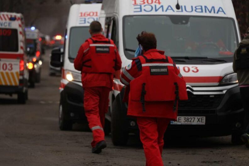 Росія атакувала Дніпро балістикою: є загиблі та поранені, пошкоджено підприємства (ОНОВЛЕНО)