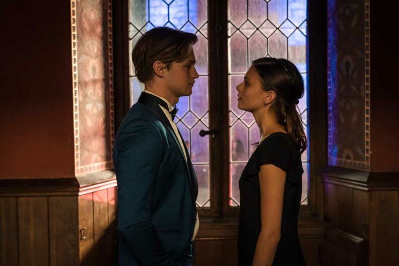 макстон холл 3 сезон коли вийде в україні