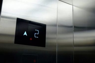 можно ли открыть лифт без света