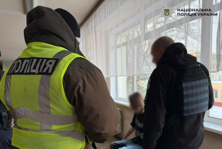 Фото 2 к: Ученик пришел с ножом в школу и совершил нападение — что известно