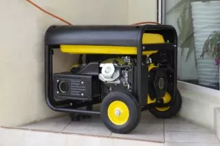 можно ли заправлять генератор когда он работает