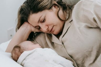 Що подарувати на виписку з пологового будинку