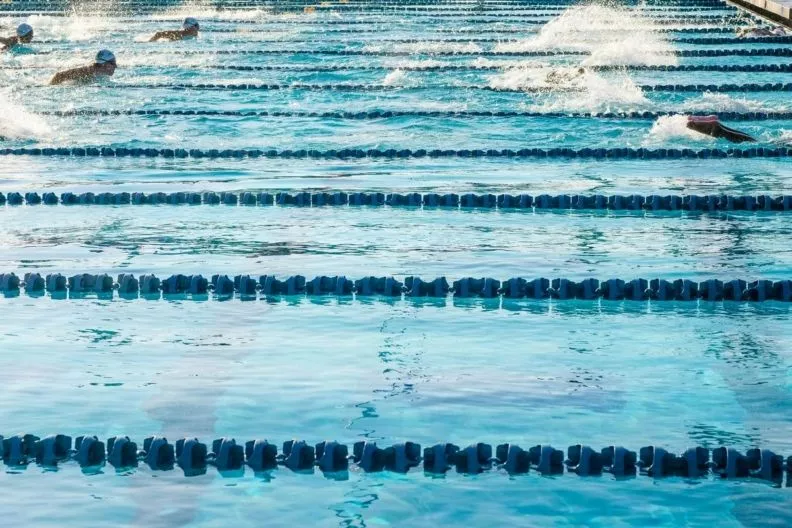 Флаги и гимны РФ возвращаются