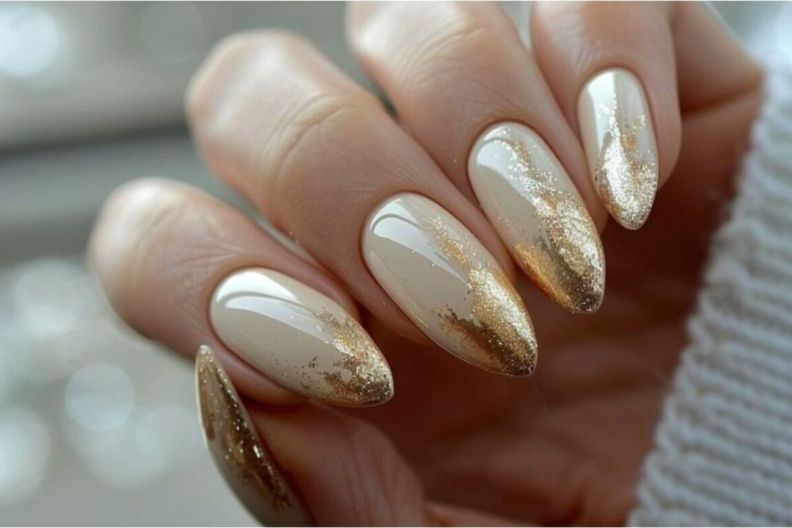 денежный маникюр на март 2026