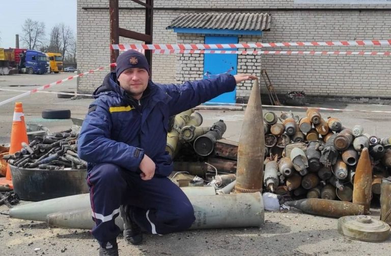 Фото 5 к: Майор ГСЧС Виталий Фареник: Тот украинский флаг останется в глазах на всю жизнь