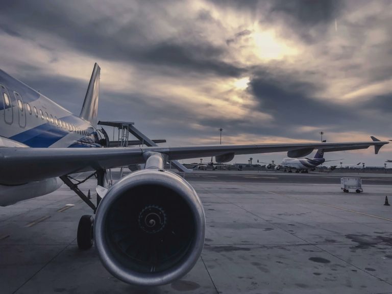 Фото 3 до: Чому в Ізраїлі під час бойових дій літали пасажирські літаки, а в Україні небо закрили