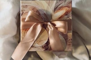 Подарок на 8 марта жене