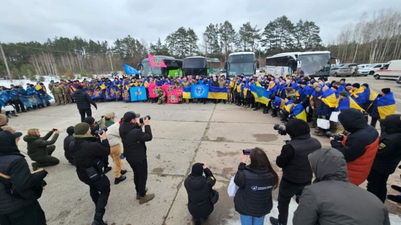 Фото 3 к: Возвращение пленных украинцев 5 марта: фото