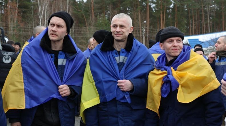 Фото 6 к: Возвращение пленных украинцев 5 марта: фото