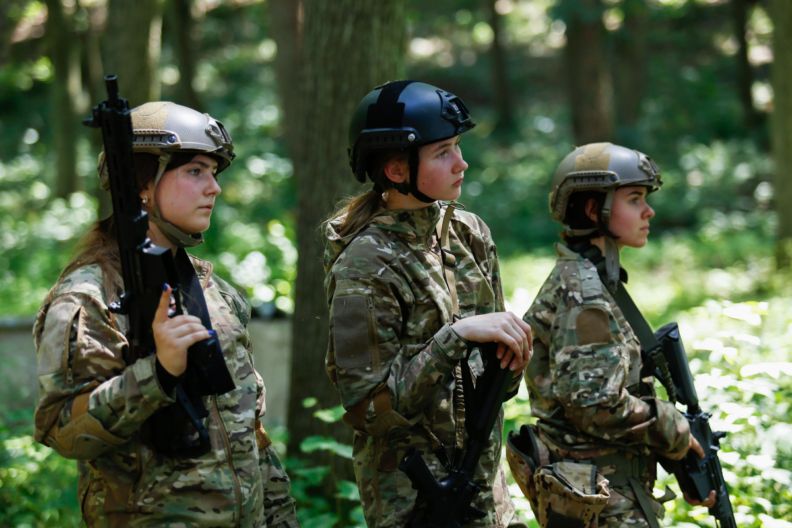 сколько женщин в всу