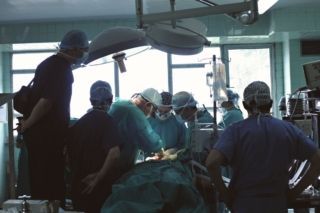 95 річній жінці зробили операцію