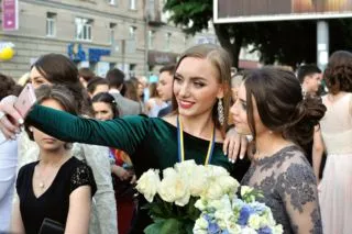 Чеклист к выпускному: образ, косметика и полезные мелочи