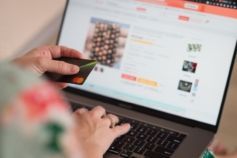 скільки українців купує онлайн