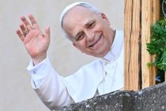 Папа Римский Лев XIV против банковской бюрократии: детали