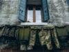 Мистецька інтервенція у Венеції: Дар’я Кольцова нагадала гостям Бієнале про війну через форму захисників
