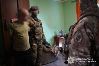 в ужгороде мужчина угрожал женщине и ребенку ножом