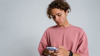 Фото к: Запрет соцсетей до 16 лет в Британии: детали закона и список платформ
