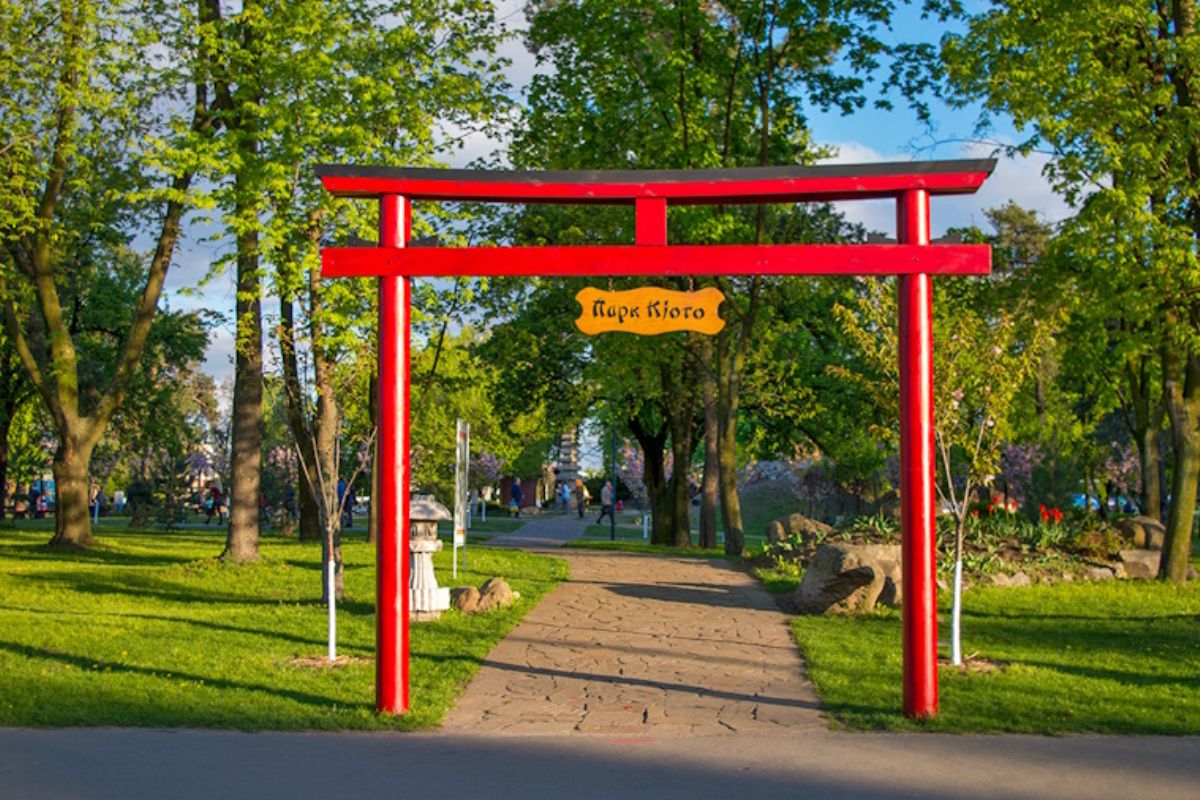 Парк Кіото в Києві: де знайти найдовшу алею сакур та японський сад