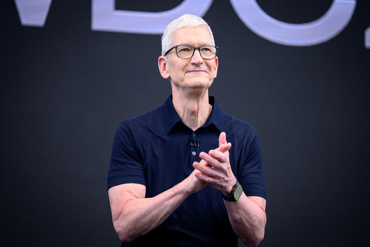 Тім Кук попередив про можливе підвищення цін на гаджети Apple через дефіцит чипів