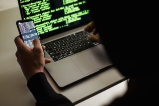СБУ и ФБР предупредили о массовых попытках взлома аккаунтов через СМС