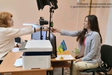 Первый паспорт в 40 лет: украинка впервые получила ID-карту