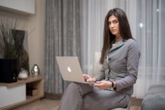 Почему следует вставать каждые 30 минут: исследование выявило связь с риском рака