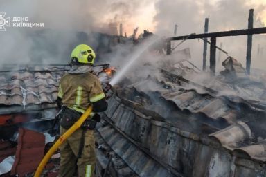 Нічна атака на Київську область: у Чайках дрон влучив у житловий будинок