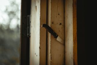 Напад на ТЦК у Вінниці: військовий отримав ножове поранення, нападника затримано