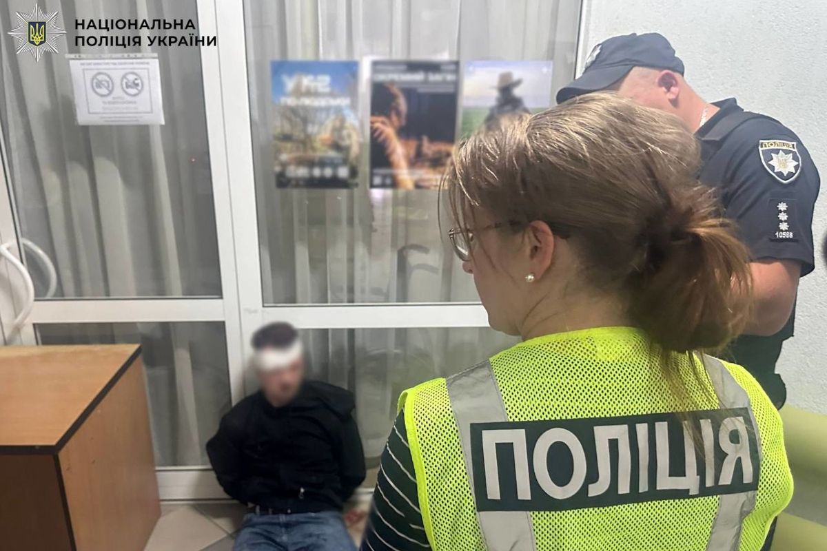 У Києві чоловік із ножем напав на лікарку під час ВЛК: медик загинула