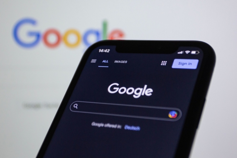 Google експериментує з інтерфейсом для анонімних користувачів Google прибирає кнопку пошуку зі своєї головної сторінки