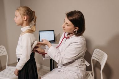 Медичний огляд до 1 вересня: які лікарі потрібні